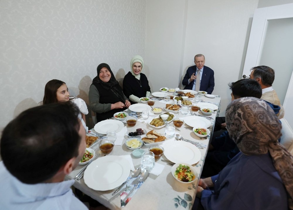 Cumhurbaşkanı Erdoğan, vatandaşın evinde iftar yaptı