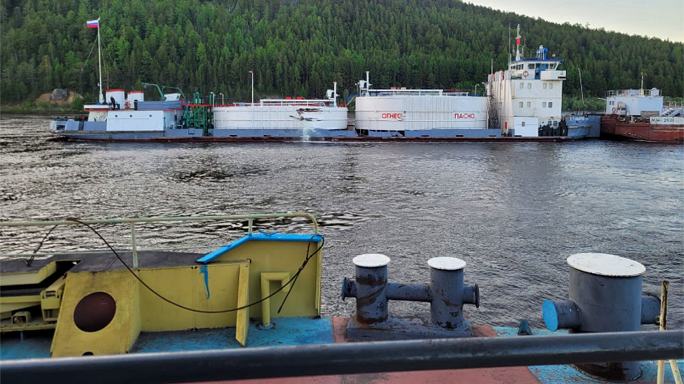 Rusya’da iki petrol tankeri çarpıştı: Petrol sızıntısı nedeniyle OHAL ilan edildi