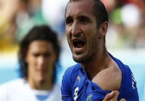 Chiellini yi ısıran Luis Suarez kaç maç ceza alır?