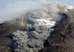 Merapi, Duman Püskürmeye Devam Ediyor