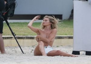  Rosie Huntington ın Üstsüz Fotoğrafları İnternette