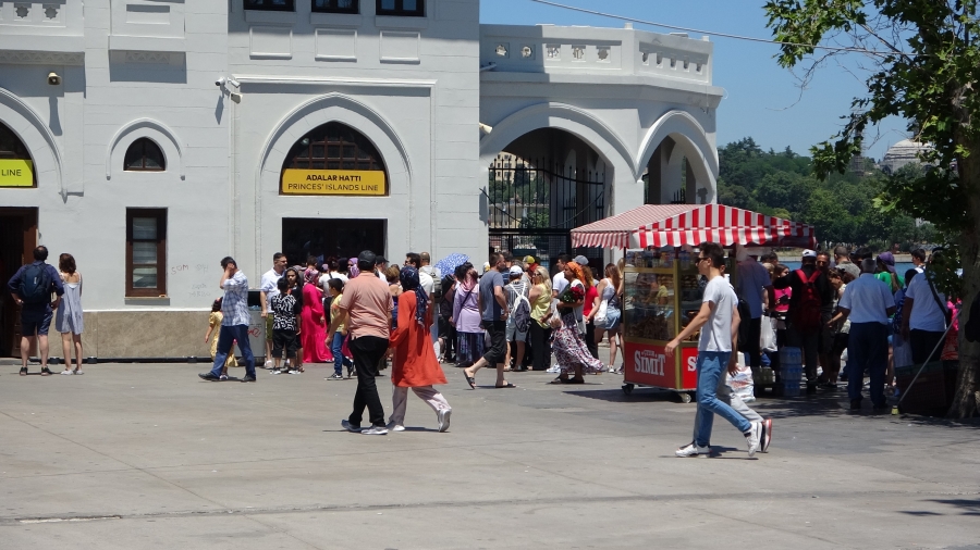 Bayram tatilinde Adalar a akın!