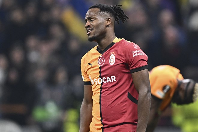 Galatasaray da Batshuayi için yol ayrımı