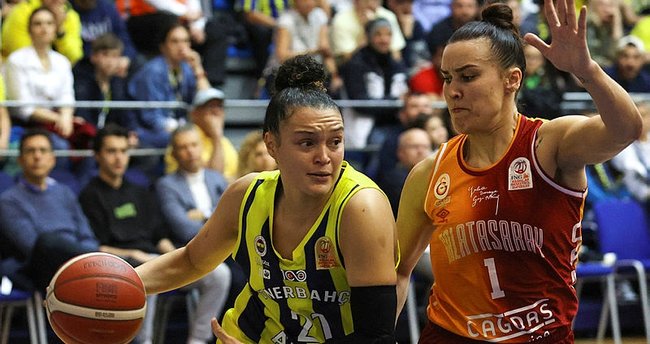 Fenerbahçe den Galatasaray a 24 sayı fark