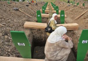 Srebrenitsa Annelerine Polis Sorgusu!