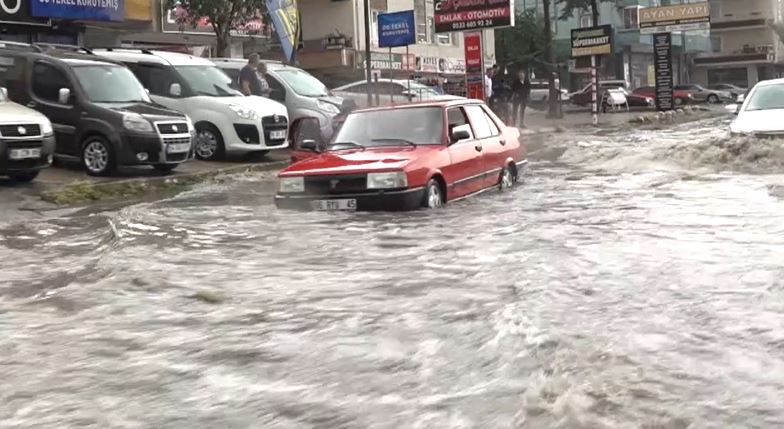 Ankara yı sağanak yağmur vurdu!
