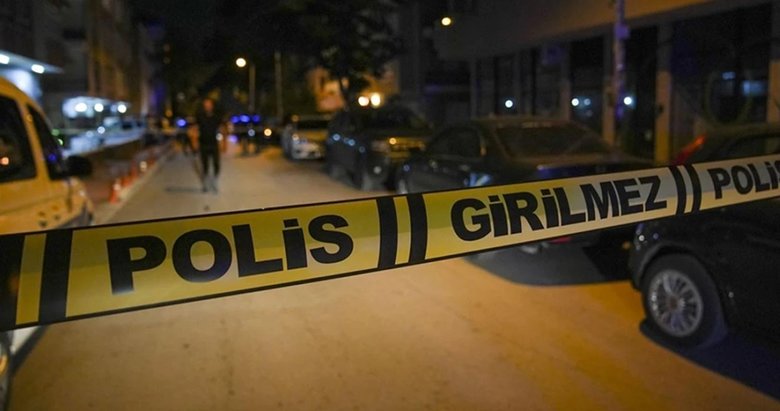 19 yaşındaki genç, öz annesini öldürdü