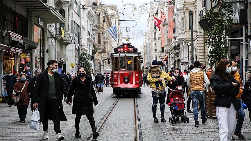 Bilim Kurulu üyesi tarih verdi: Kısıtlamalar  tamamen kalkıyor mu?