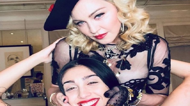 Madonna nın kızı sosyal medyayı salladı!