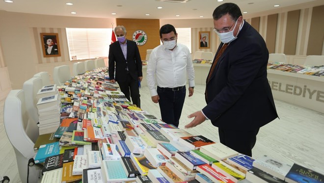 Bakan Ersoy dan 2 bin kitap bağışı