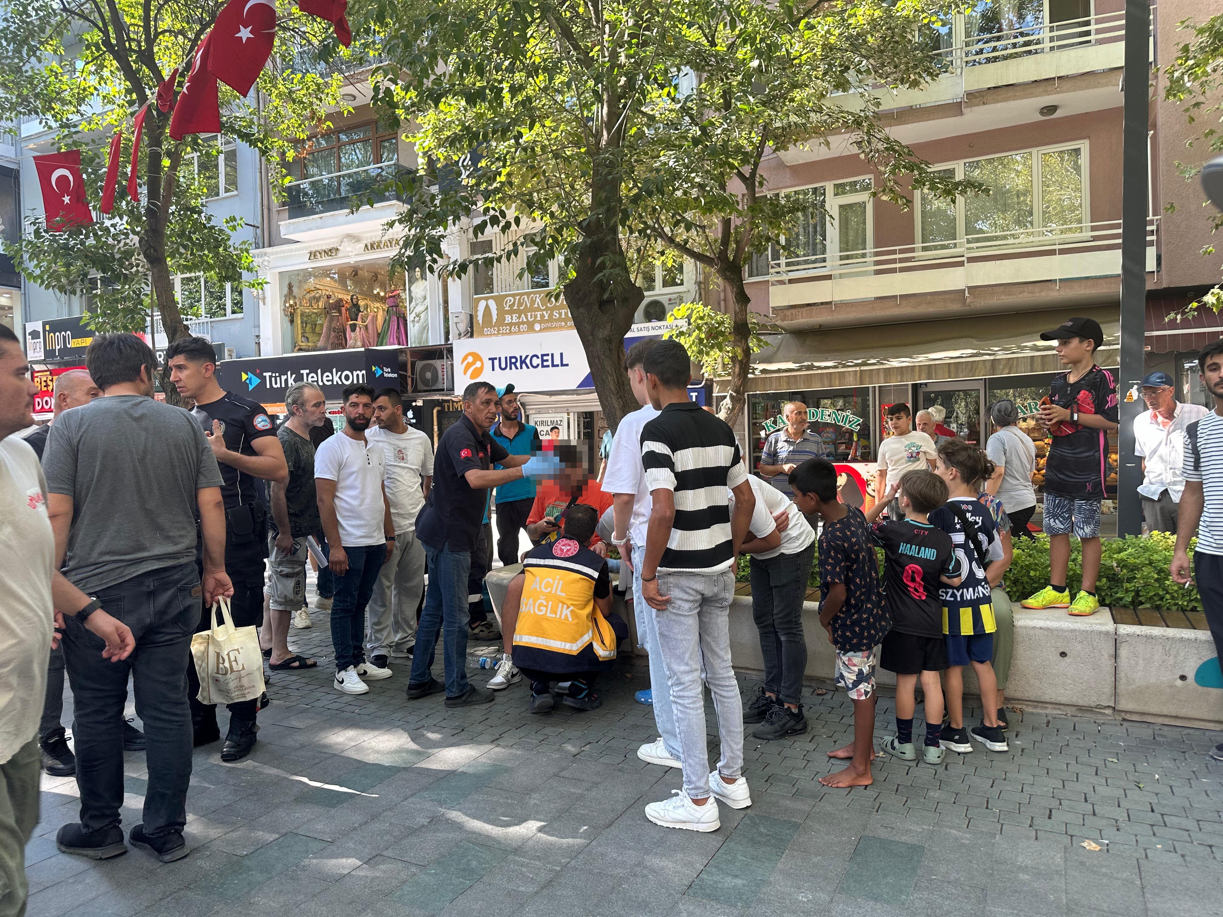 Kocaeli de dehşet! Önüne geleni bıçakladı