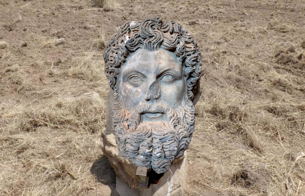 Aphrodisias Antik Kenti nde Zeus başı bulundu