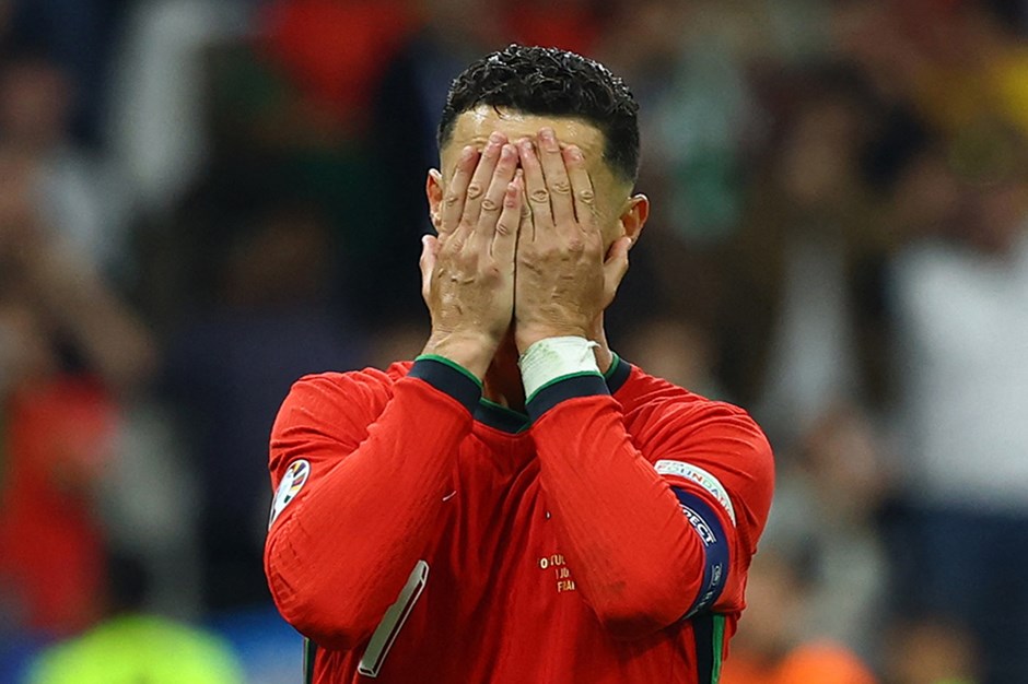 Penaltıyı kaçıran Ronaldo göz yaşlarına hakim olamadı