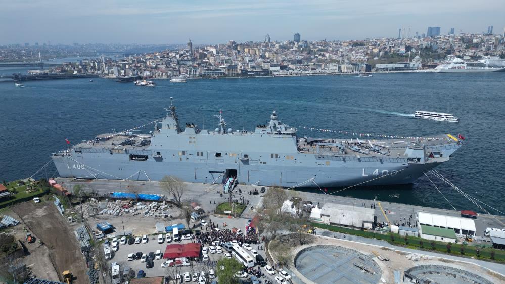 Dünyanın ilk SİHA gemisi TCG Anadolu yu 4 bin 445 kişi ziyaret etti