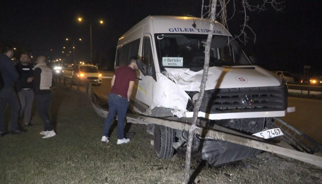 Bursa da işçi servisi ile kamyonet çarpıştı