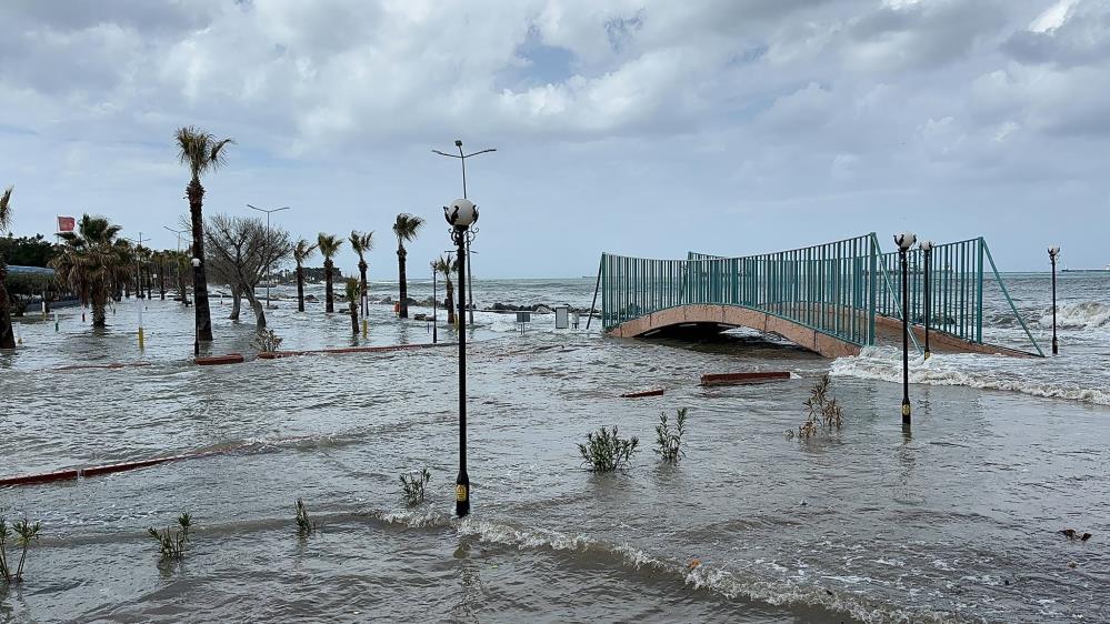 İskenderun yine su altında kaldı!