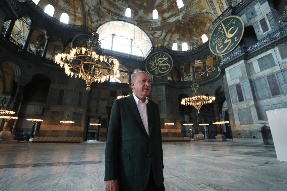 Cumhurbaşkanı Erdoğan seçim programını Ayasofya da sonlandırdı