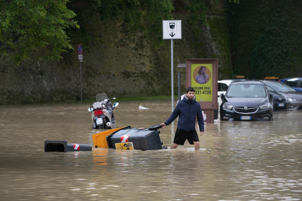 İtalya’daki sel felaketinde 13 bin kişi tahliye edildi