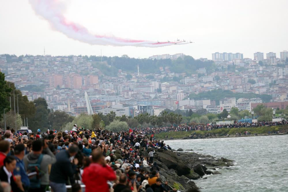 Türk Yıldızları ve Solo Türk gösterileri nefes kesti