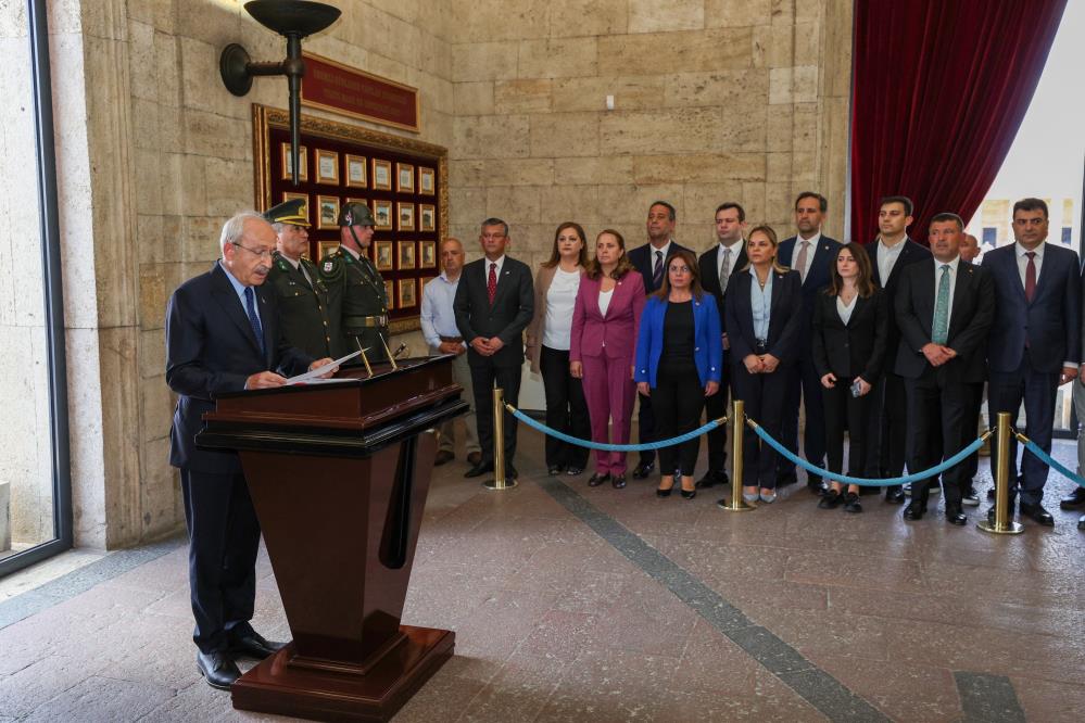 Kılıçdaroğlu Lozan Antlaşması’nın 100’üncü yılında Anıtkabir’i ziyaret etti