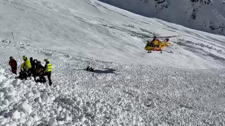 İtalya da çığ düşmesi sonucu 3 kişi öldü