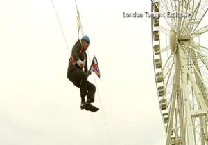 Londra Belediye Başkanı Johnson, Halatta Mahsur Kaldı