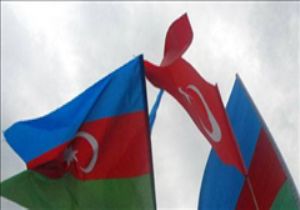 Azerbaycan’da Türk Bayrağına Yasak 