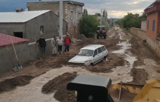 Sel nedeniyle Nevşehir-Aksaray Karayolu ulaşıma kapandı