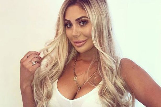 Chloe Ferry, tartışmalara son noktayı soyunarak koydu