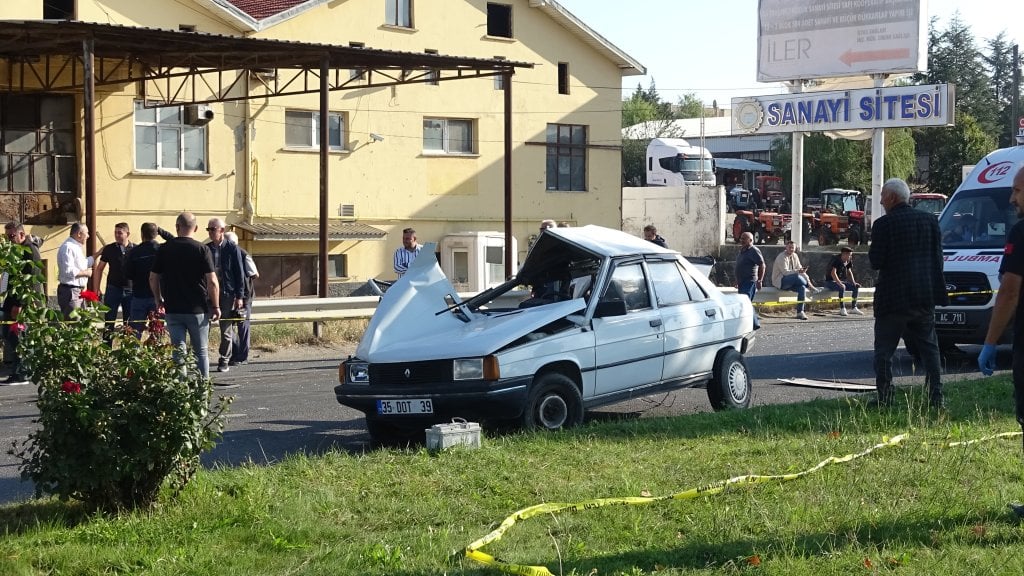 Kütahya da otomobil ile işçi servisi çarpıştı: 1 ölü