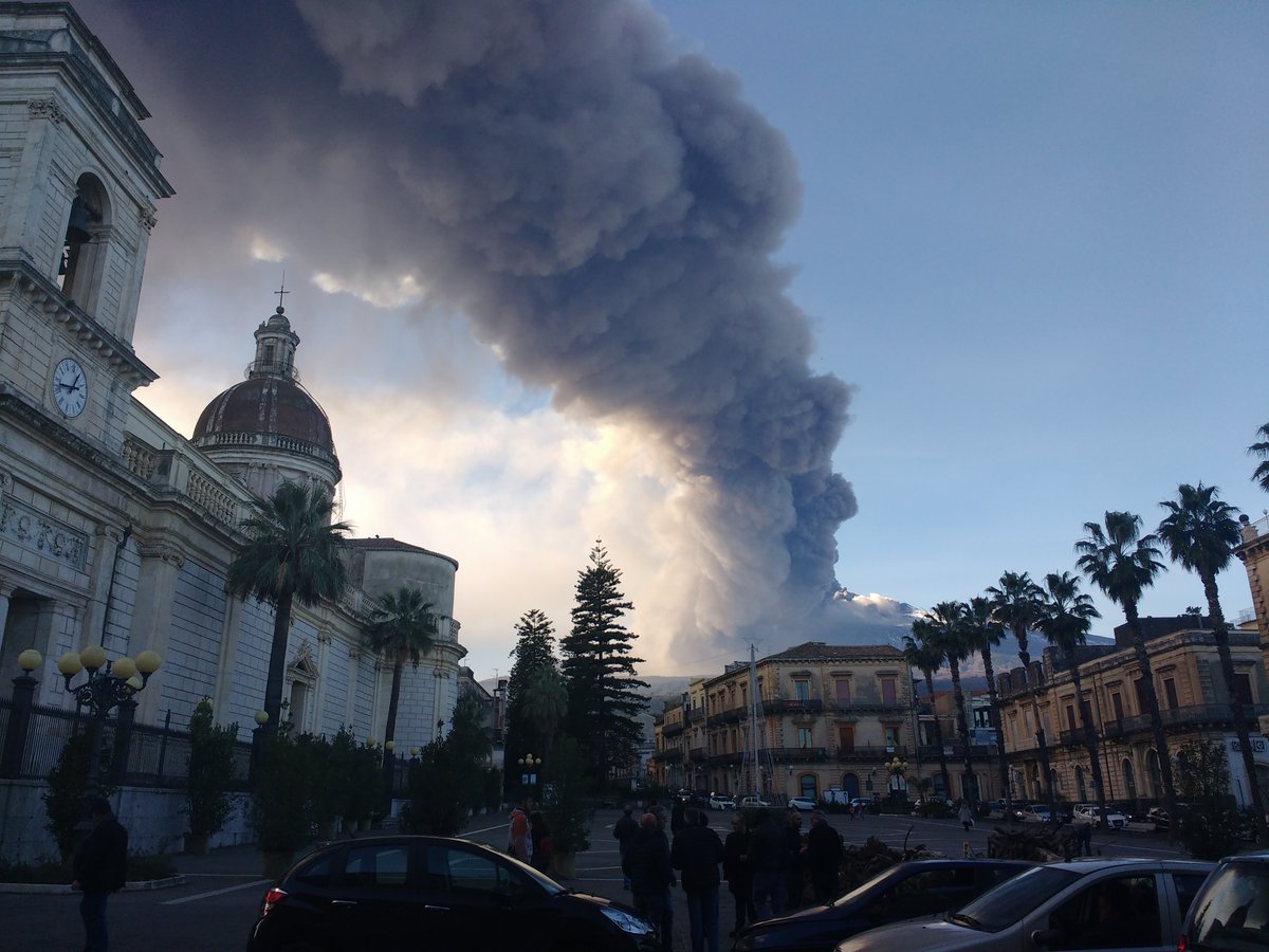 Etna Yanardağı yeniden faaliyete geçti