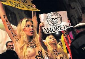 Paris te  Femen Okulu  Açıldı 