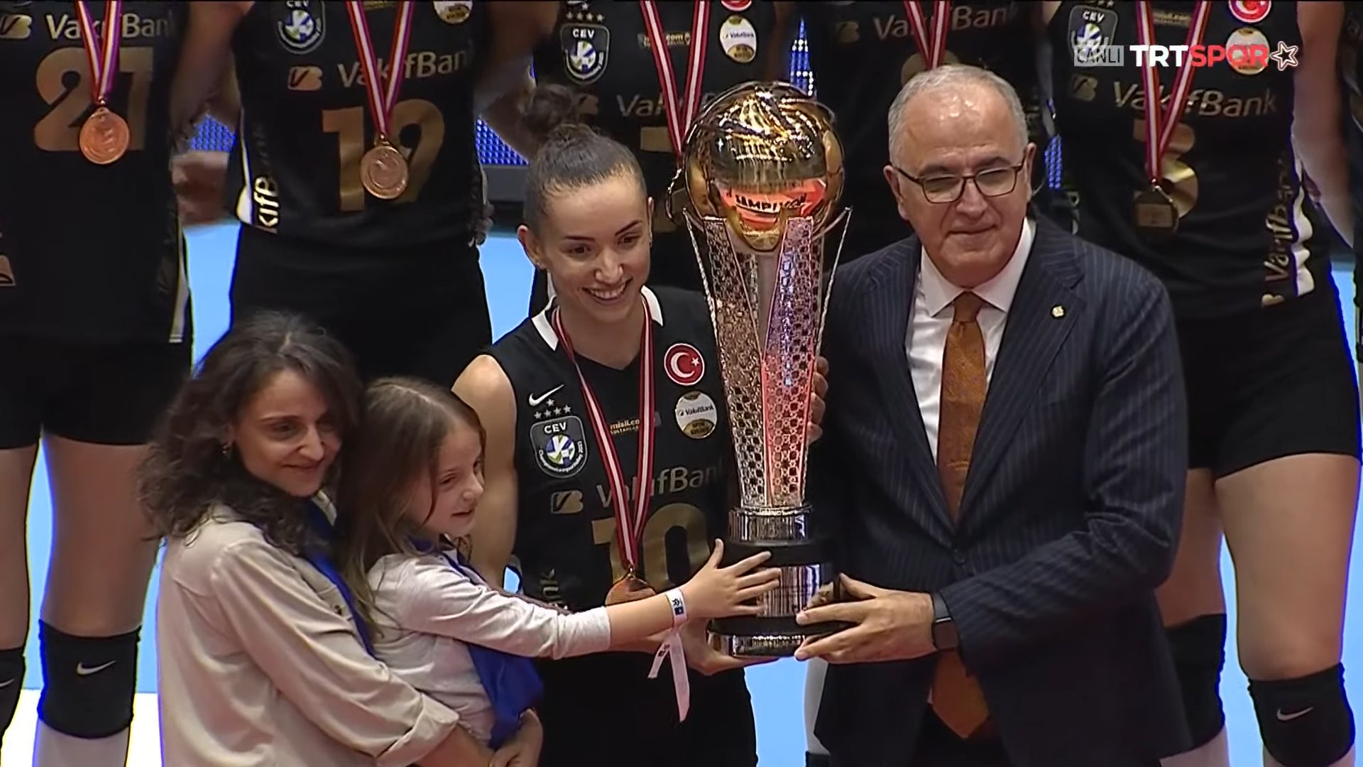 Fenerbahçe finalde yıkıldı! Vakıfbank kupanın sahibi