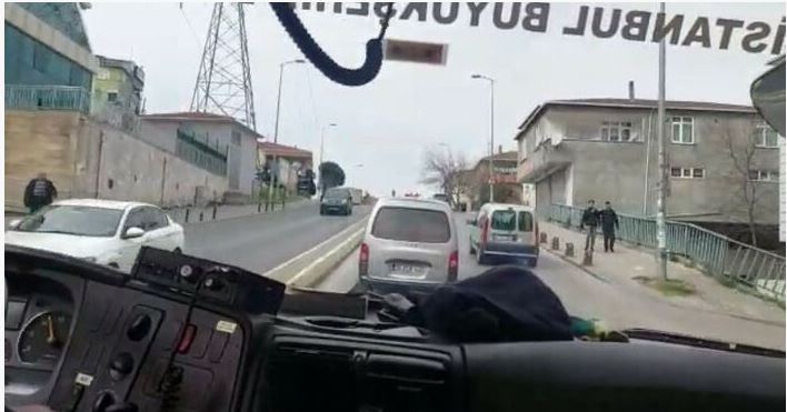 İtfaiyeye uzun süre yol vermedi