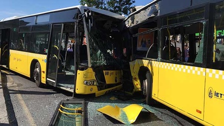 İstanbul da feci metrobüs kazası