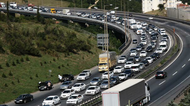 Bayram dönüşü trafik çilesi...