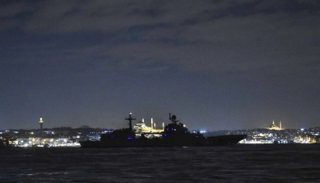 Rus askeri gemileri İstanbul Boğazı ndan geçti