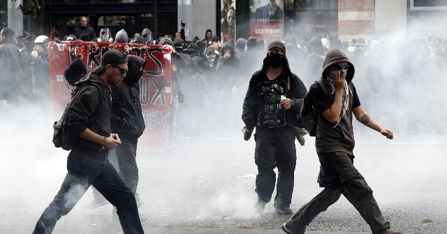 Paris te büyük reform protestosu