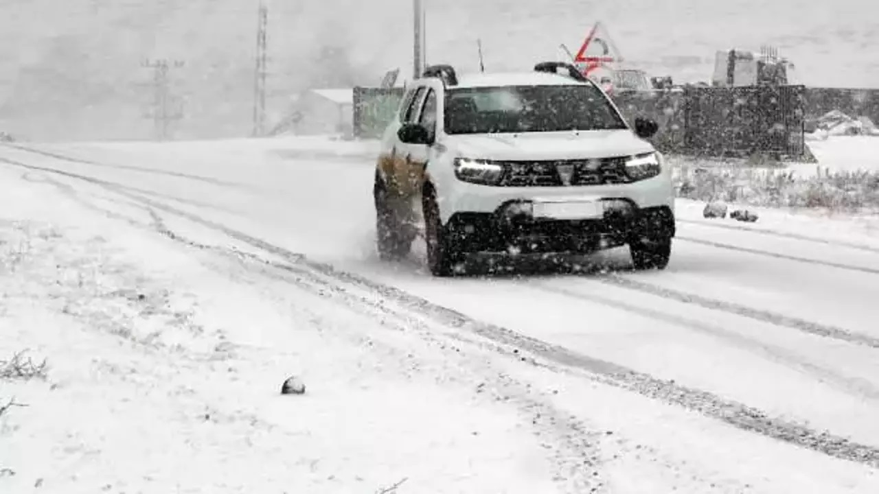 Kara yolu ulaşıma kapatıldı