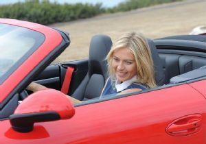 Sharapova Porsche nin Tanıtım Yüzü Oldu