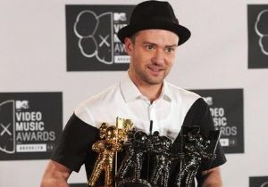 Timberlake MTV Ödüllerini Sildi Süpürdü!