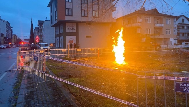 Zemin etüdü sırasında metan gazı çıktı: Saatlerdir sönmüyor