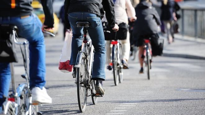 İşe bisikletle gitmek kalp krizi riskini  yarıya indiriyor 