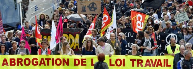 Macron a karşı protesto