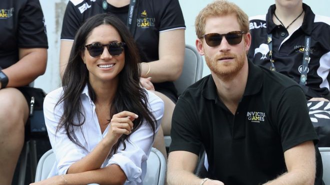 Prens Harry ile oyuncu Markle nişanlandı