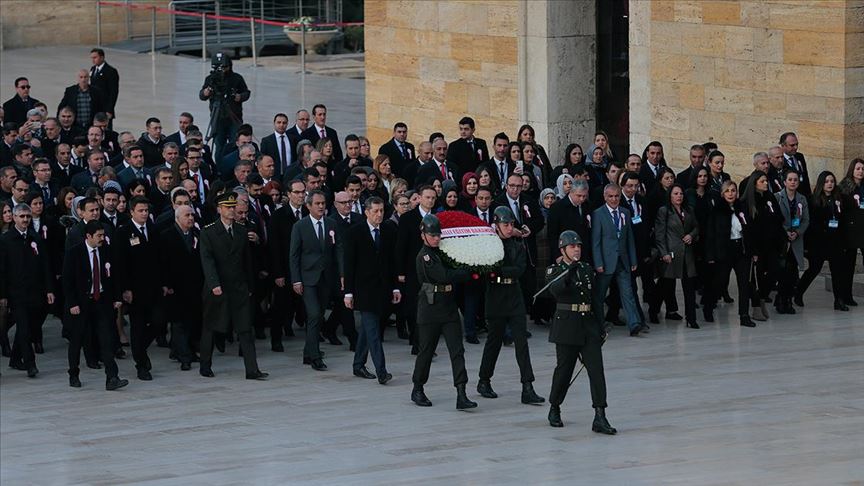 Bakan Selçuk Anıtkabir i ziyaret etti