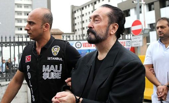 Adnan Oktar mahkeme salonundan kovuldu