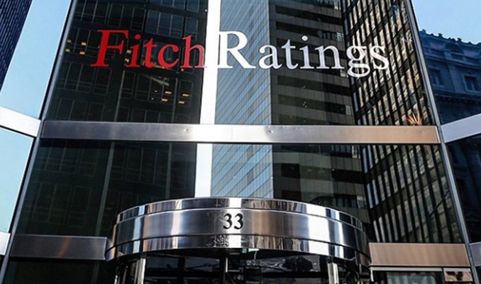 Fitch, İtalya nın kredi notunu düşürdü