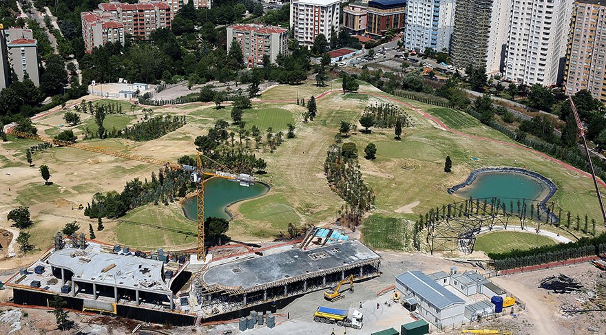 Kent parkının yarısını golf sahası yaptılar