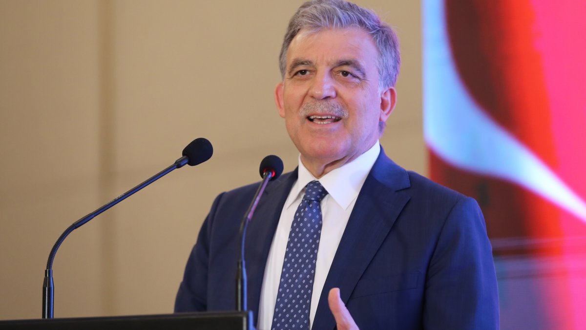 Abdullah Gül: Düzensiz göç ciddi seviyeye ulaştı